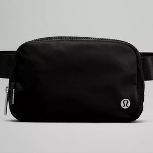 Lululemon everywhere belt bag